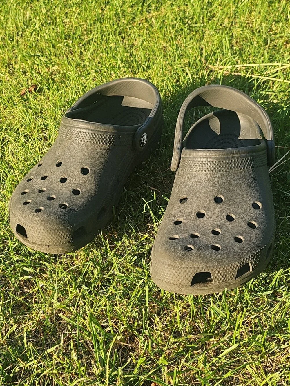 CROCS Classic Clog in Black Junior J 4 Kids Youth E1